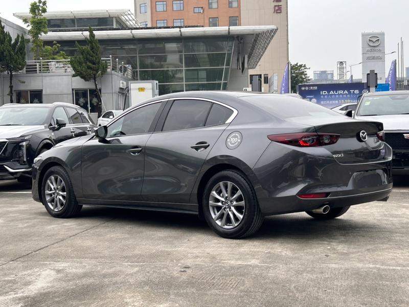 Mazda 3 - фото 3