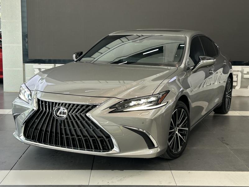 Lexus ES - фото 0