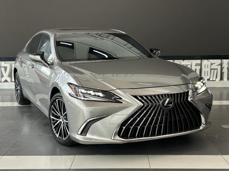 Lexus ES - фото 2