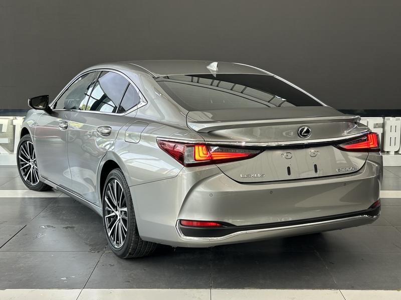 Lexus ES - фото 3