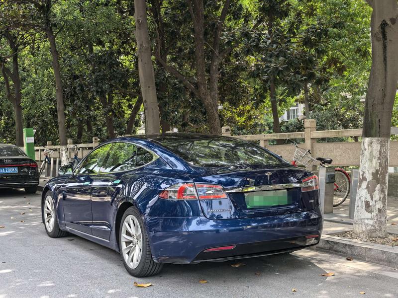 Tesla Model S - фото 2