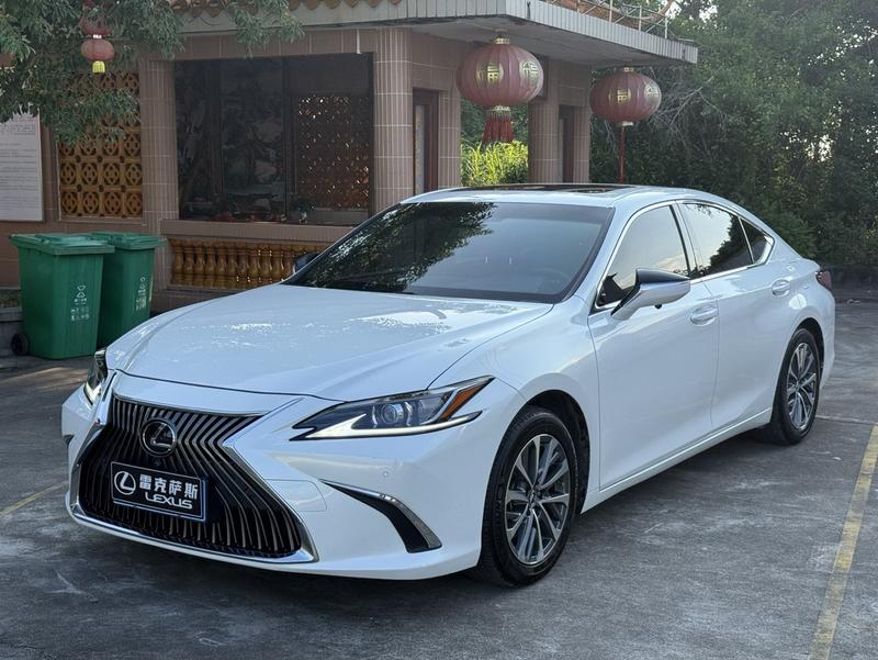 Lexus ES - фото 0