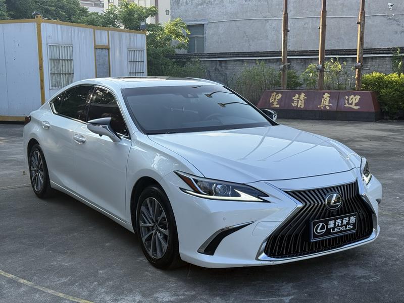 Lexus ES - фото 2