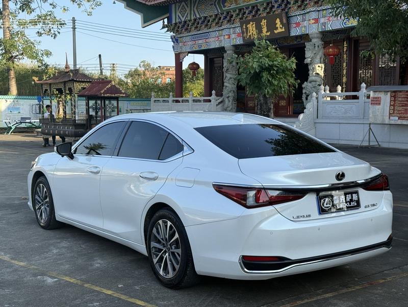 Lexus ES - фото 3