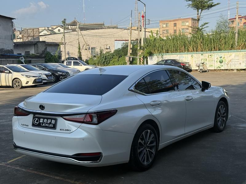 Lexus ES - фото 4