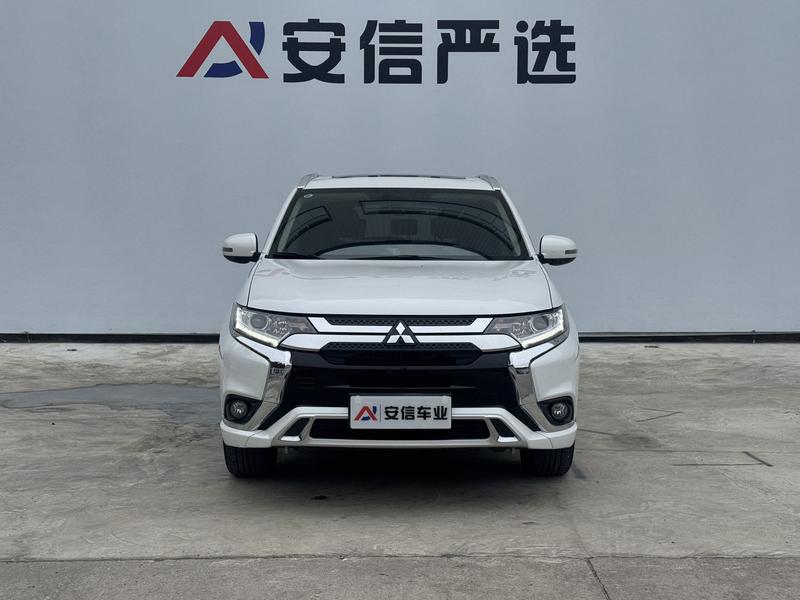 Mitsubishi Outlander - фото 1