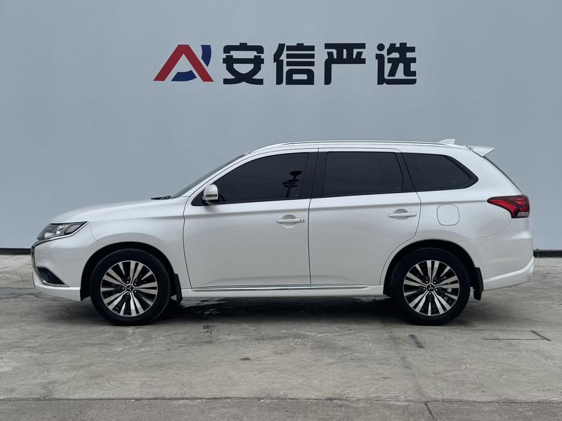 Mitsubishi Outlander - фото 3