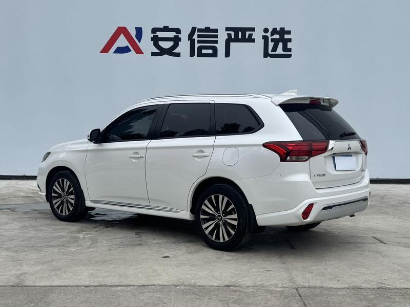 Mitsubishi Outlander - фото 4