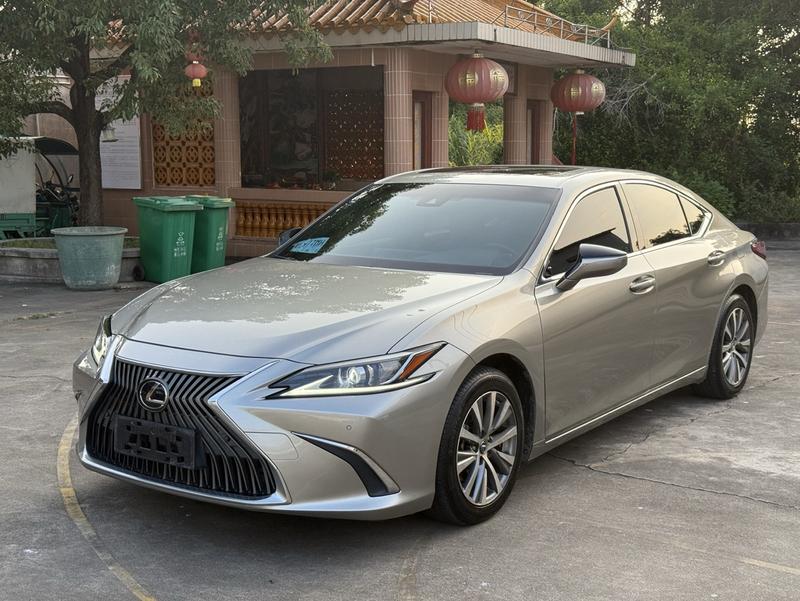 Lexus ES - фото 0