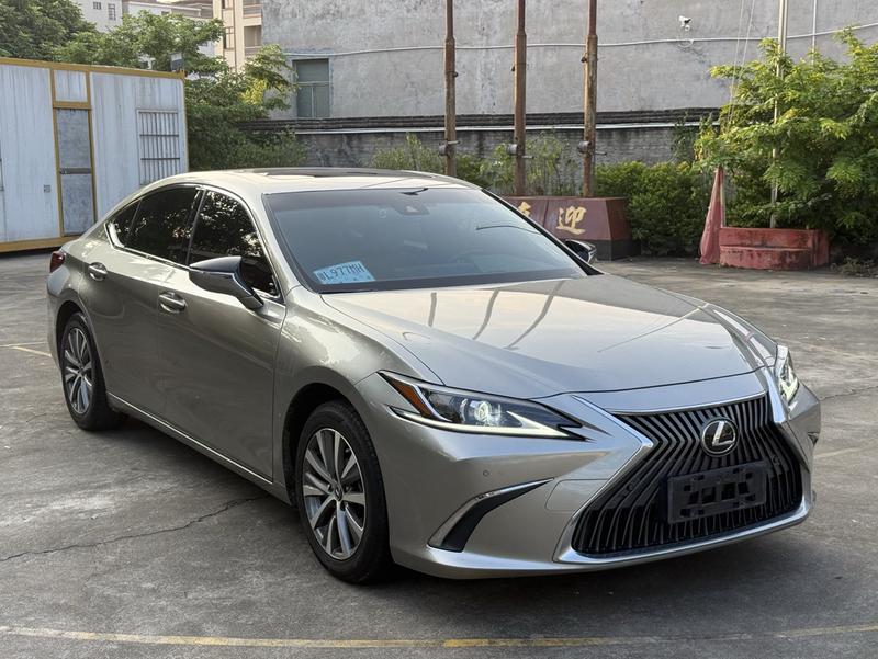 Lexus ES - фото 2