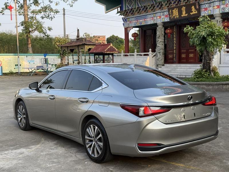 Lexus ES - фото 3