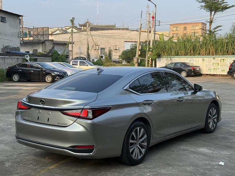 Lexus ES - фото 4