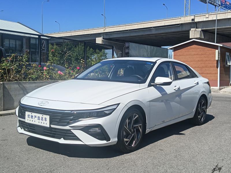 Hyundai Elantra - фото 0