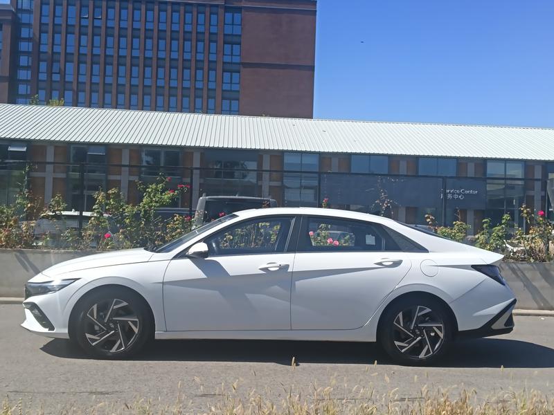 Hyundai Elantra - фото 3