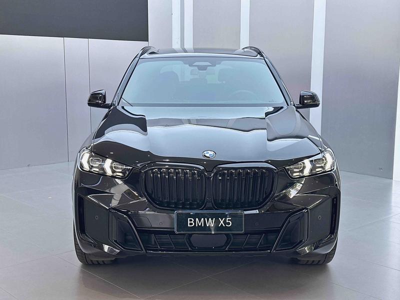 BMW X5 - фото 1