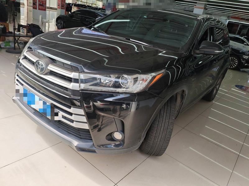 Toyota Highlander - фото 0