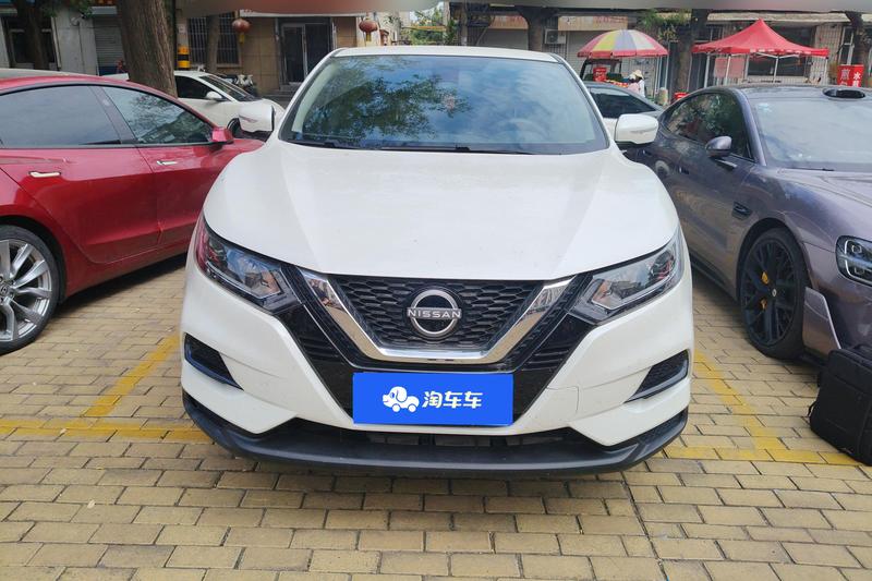 Nissan Qashqai - фото 1