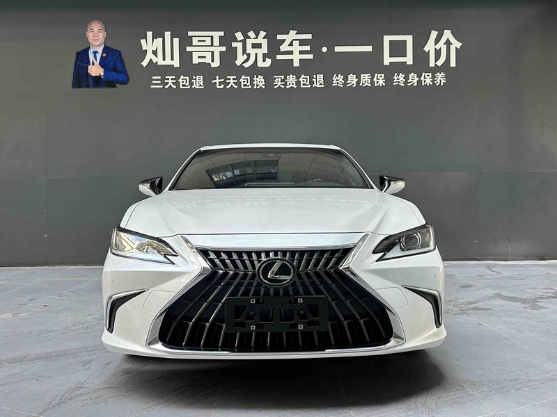 Lexus ES - фото 1