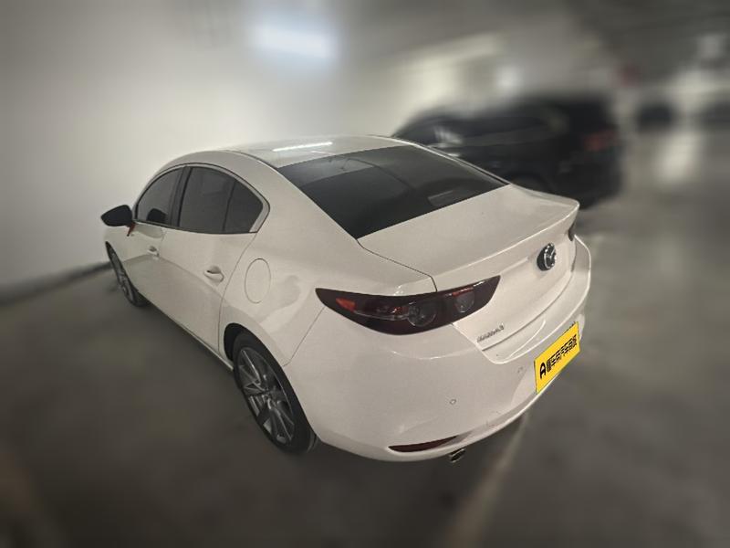 Mazda 3 - фото 3