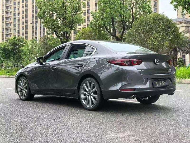 Mazda 3 - фото 3