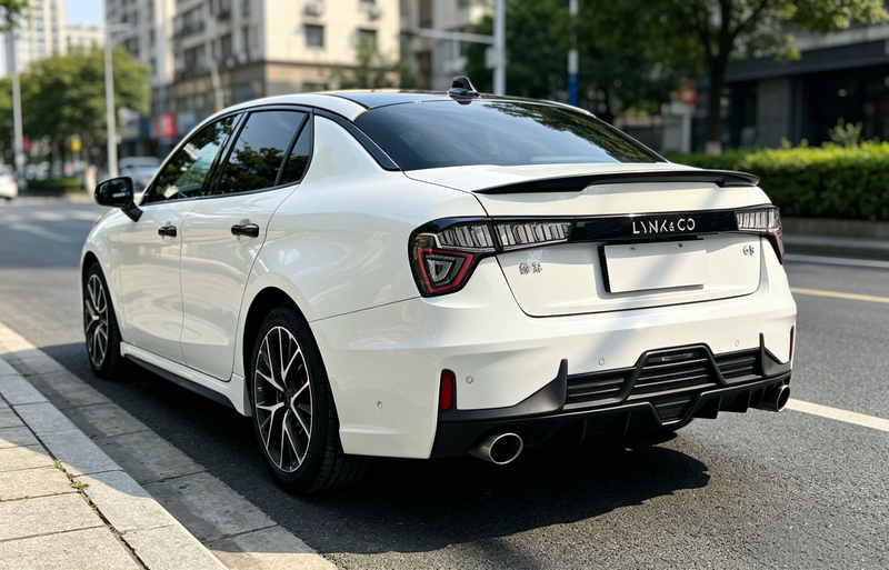 Lynk & Co 03 - фото 3