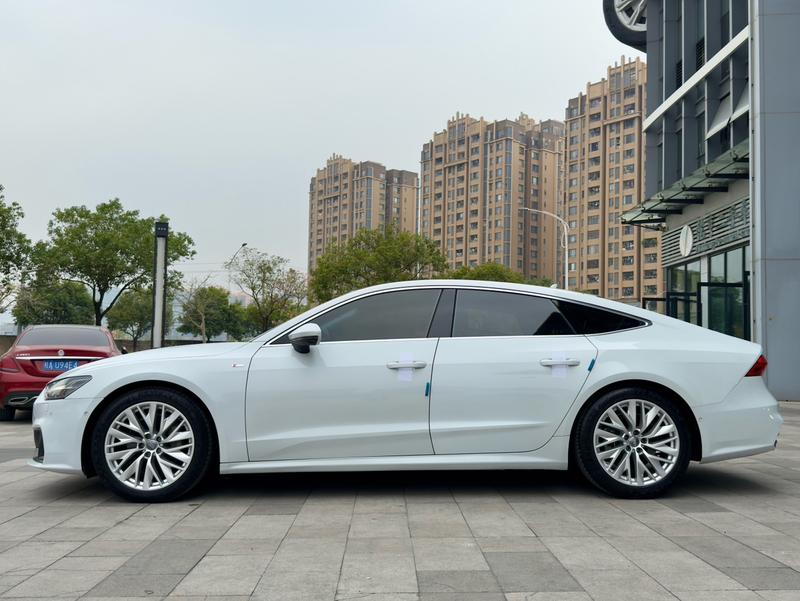 Audi A7 - фото 3