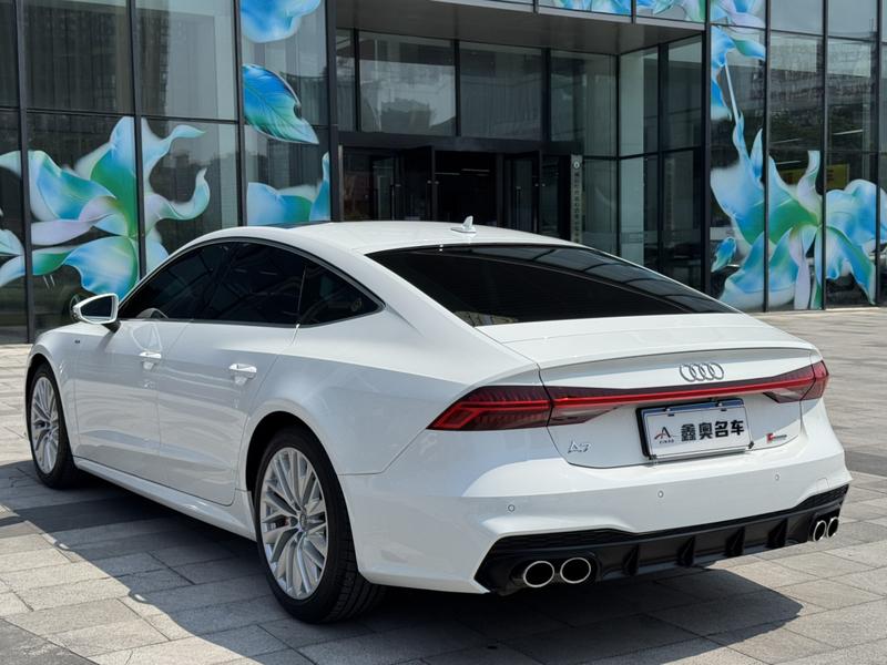 Audi A7 - фото 4
