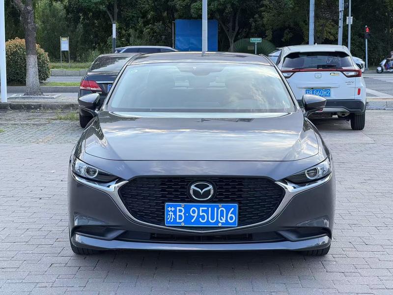Mazda 3 - фото 1