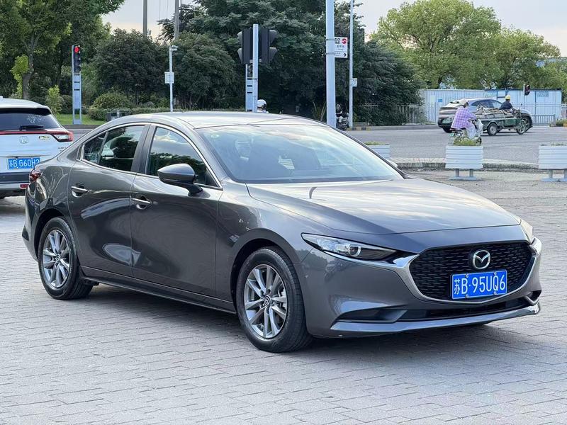Mazda 3 - фото 2