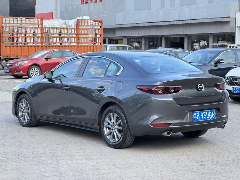 Mazda 3 - фото 4