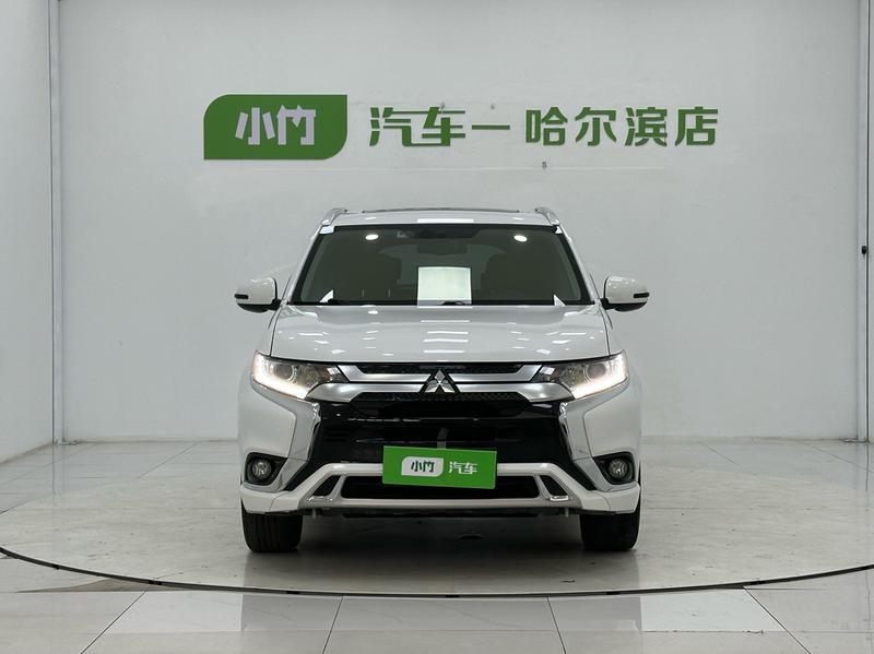 Mitsubishi Outlander - фото 1