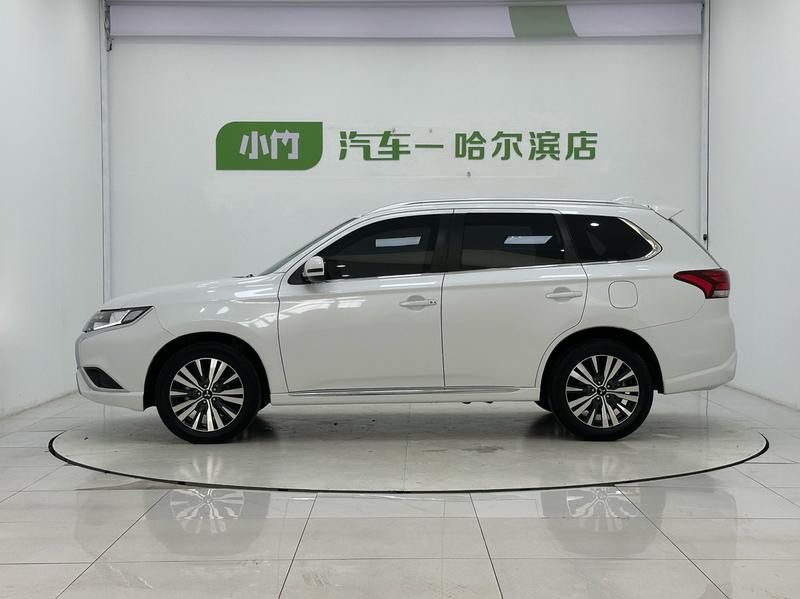 Mitsubishi Outlander - фото 3