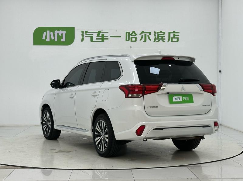 Mitsubishi Outlander - фото 4