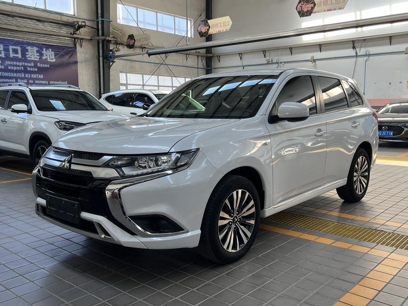 Mitsubishi Outlander - фото 0