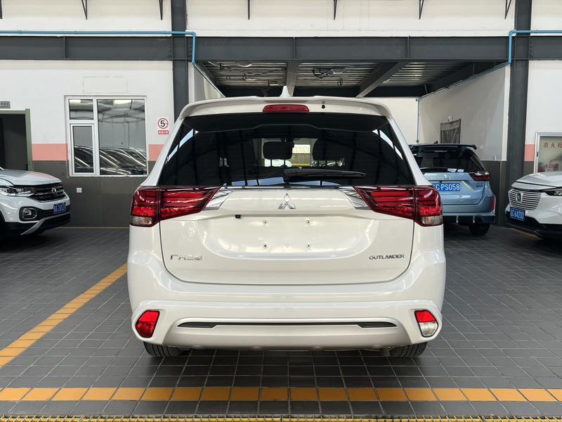 Mitsubishi Outlander - фото 4