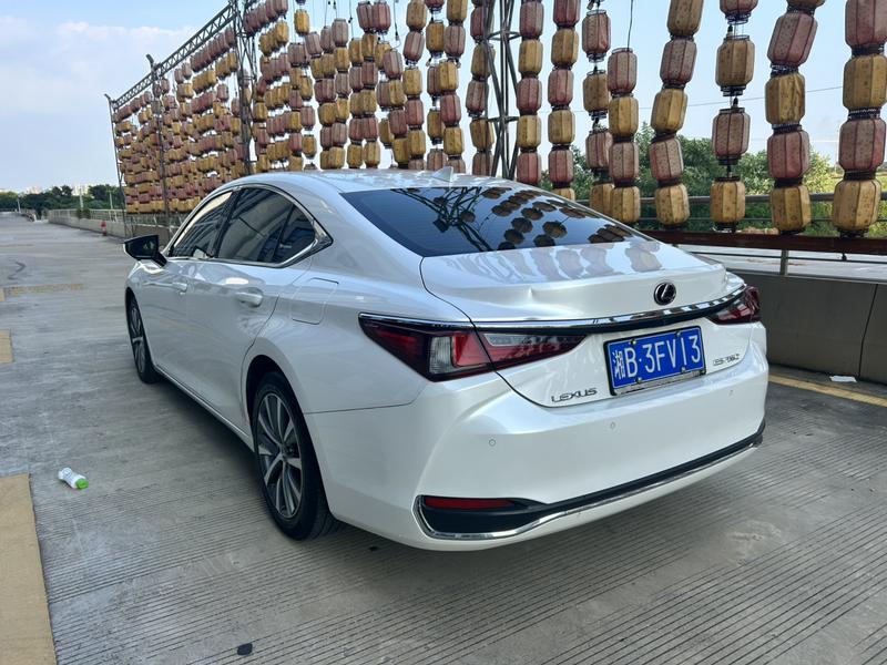 Lexus ES - фото 3