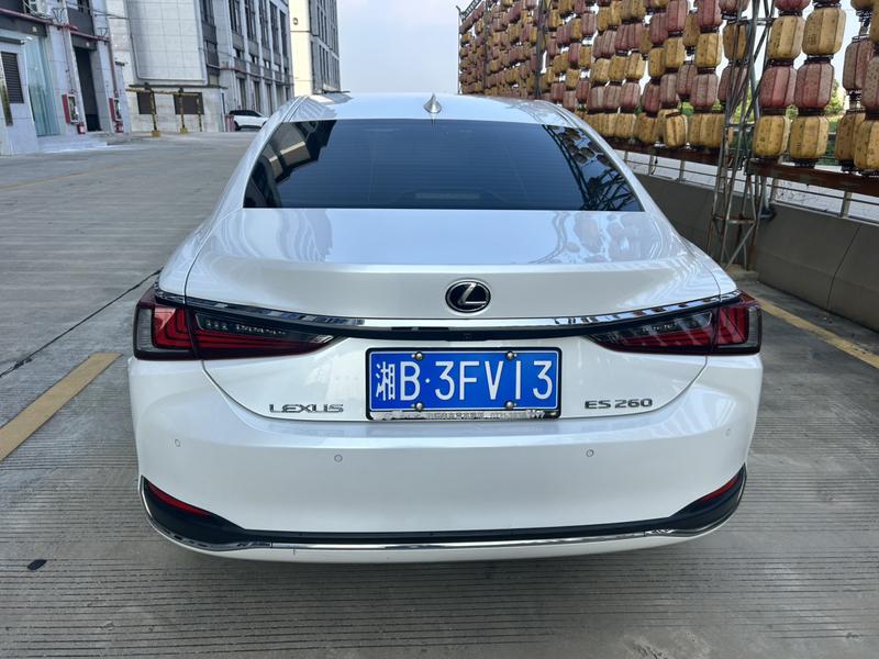 Lexus ES - фото 4