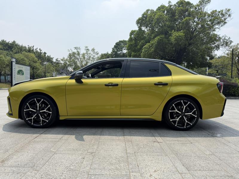 Lynk & Co 03 - фото 3