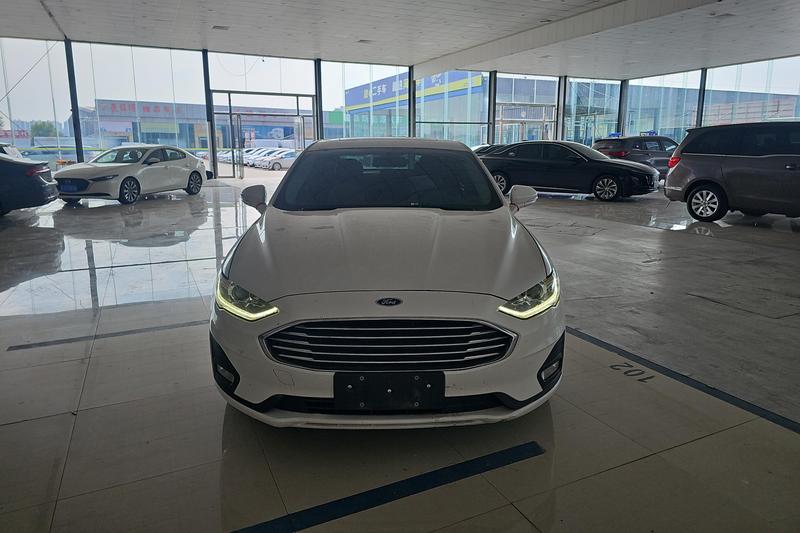 Ford Mondeo - фото 1