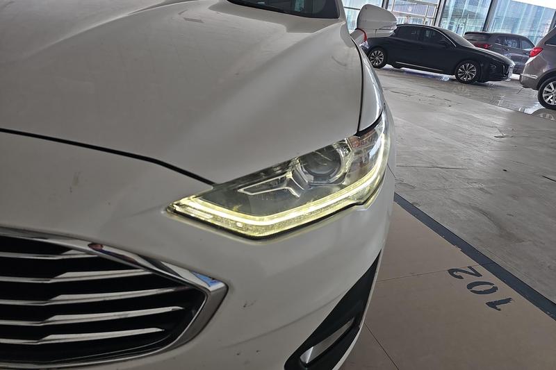Ford Mondeo - фото 3
