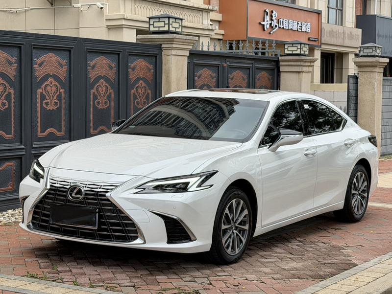 Lexus ES - фото 0