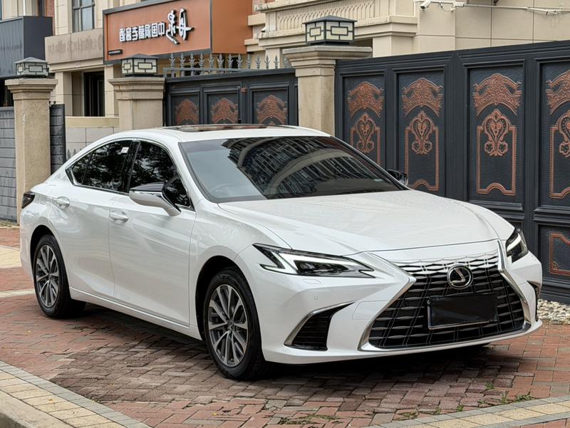 Lexus ES - фото 2