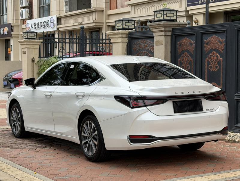 Lexus ES - фото 3