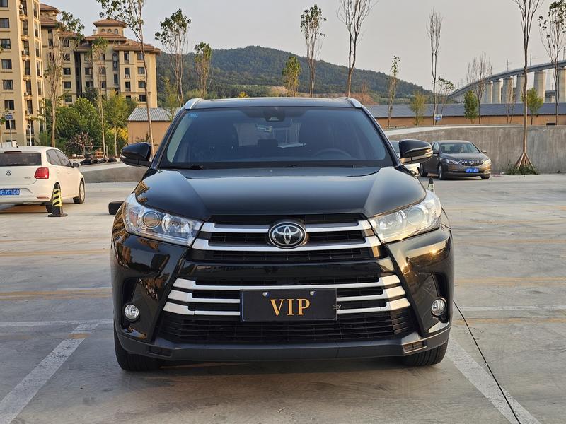 Toyota Highlander - фото 1