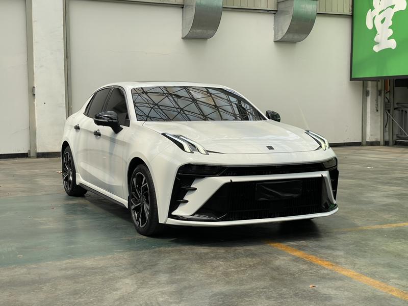 Lynk & Co 03 - фото 2