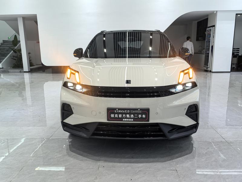 Lynk & Co 06 - фото 1