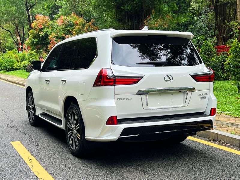 Lexus LX - фото 4