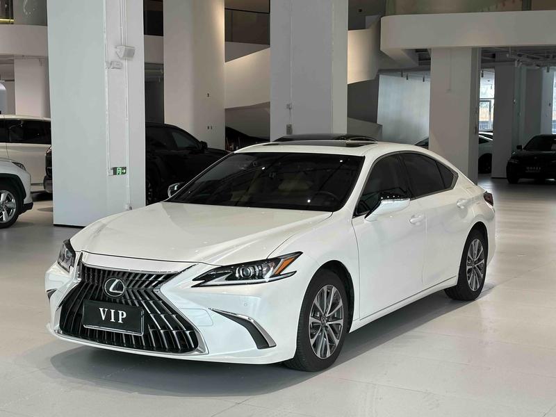 Lexus ES - фото 0