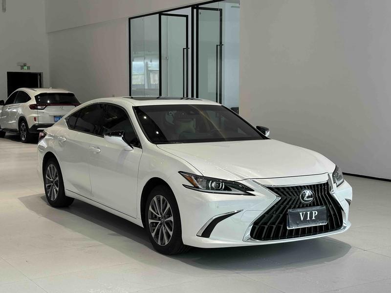 Lexus ES - фото 2