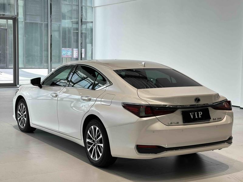 Lexus ES - фото 3